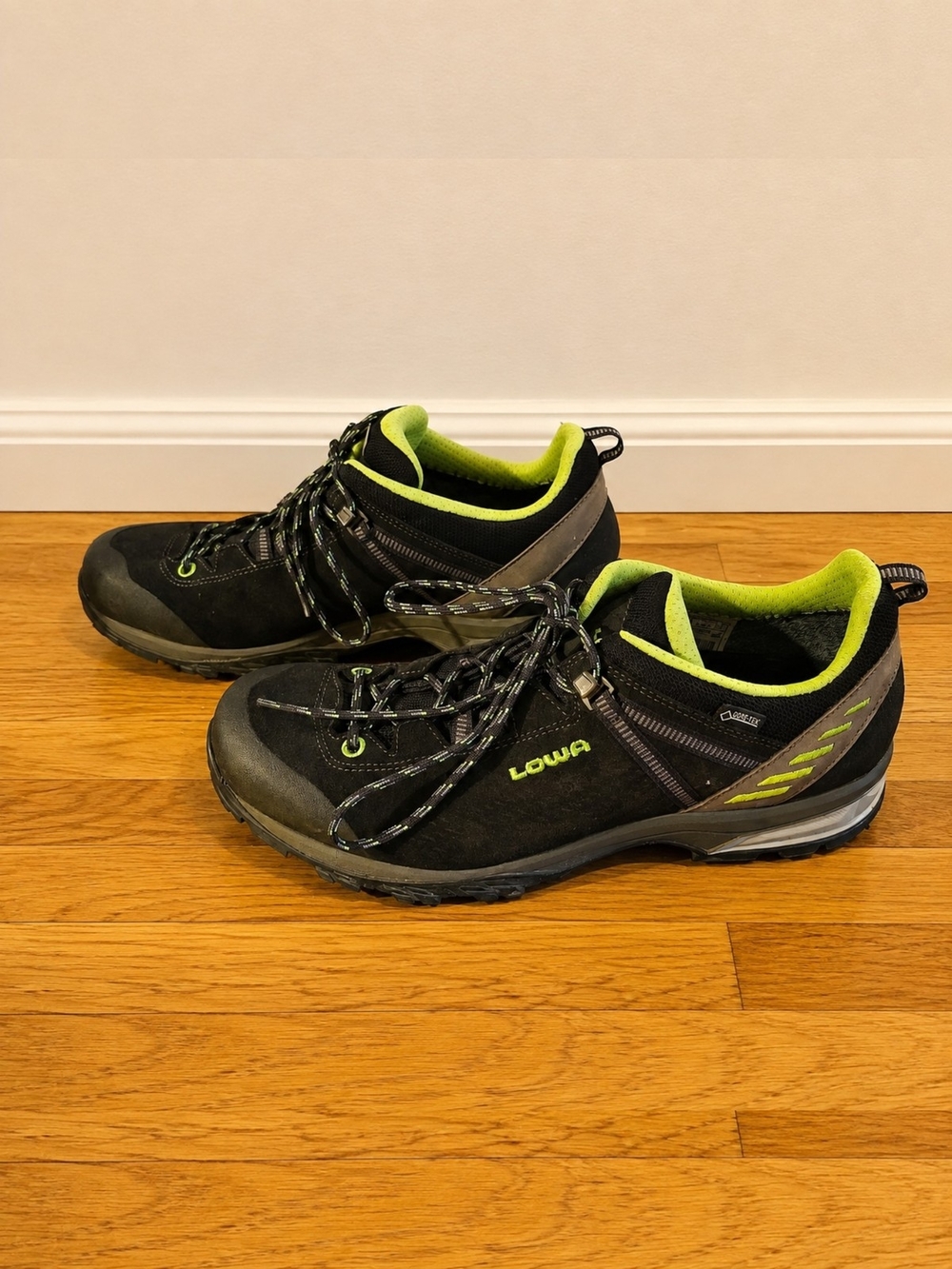 LOWA GORE-TEX Men’s Hiking Shoes Black Green Size 11